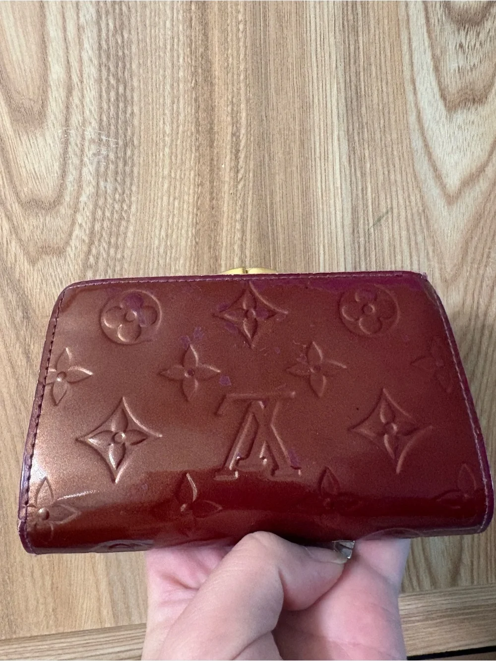Authentic Louis Vuitton Monogram Vernis kisslock Wallet Burgundy